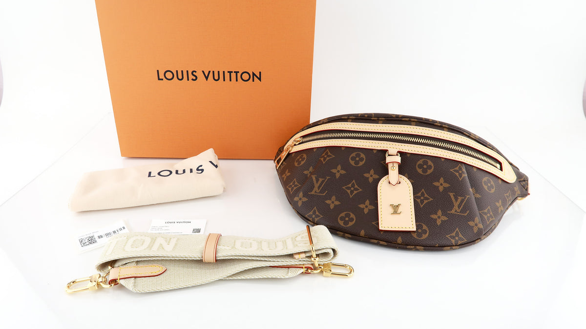 LOUIS VUITTON. Circular zipped purse in monogrammed can…