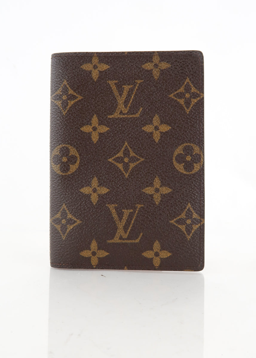 Louis Vuitton Authenticated Passport Cover Purse