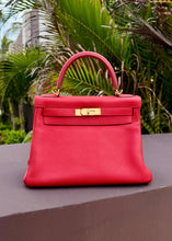 Load image into Gallery viewer, Hermes Togo Kelly 28 Rouge Casque
