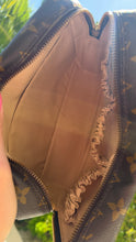 Load image into Gallery viewer, Louis Vuitton Monogram Toiletry 23