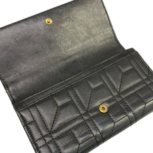 Load image into Gallery viewer, Gucci Marmont Calfskin Pearl Wallet Black