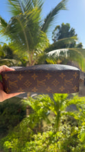 Load image into Gallery viewer, Louis Vuitton Monogram Toiletry 23