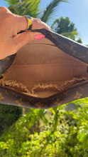 Load image into Gallery viewer, Louis Vuitton Monogram Toiletry 23
