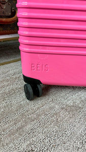 Beis Carry-On Roller Barbie Pink