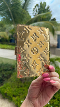 Load image into Gallery viewer, Louis Vuitton Vernis Monogram Agenda PM Gold