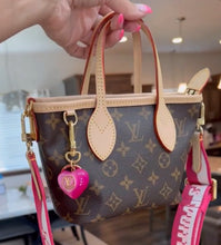 Load image into Gallery viewer, Louis Vuitton Heart Bag Charm Pink