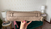 Load image into Gallery viewer, Louis Vuitton Empreinte Pochette Metis Turtledove
