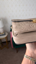 Load image into Gallery viewer, Louis Vuitton Empreinte Pochette Metis Turtledove