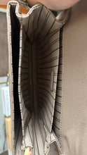 Load image into Gallery viewer, Louis Vuitton Empreinte Pochette Metis Turtledove
