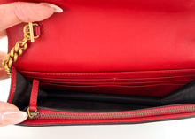 Load image into Gallery viewer, Gucci Queen Margaret Wallet on Chain