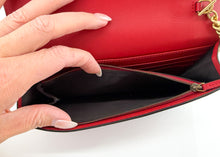 Load image into Gallery viewer, Gucci Queen Margaret Wallet on Chain