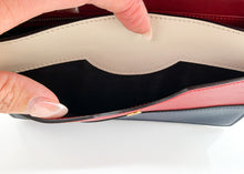 Load image into Gallery viewer, Gucci Queen Margaret Wallet on Chain