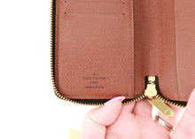 Load image into Gallery viewer, Louis Vuitton Monogram Zippy Agenda Wallet