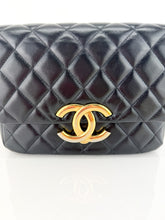 Load image into Gallery viewer, Chanel Shiny Lambskin Single Flap Black