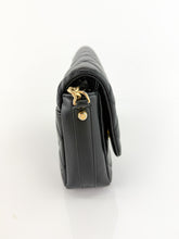 Load image into Gallery viewer, Chanel Shiny Lambskin Single Flap Black
