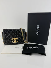 Load image into Gallery viewer, Chanel Shiny Lambskin Single Flap Black