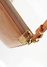 Load image into Gallery viewer, Louis Vuitton Monogram Vernis Lexington Tan