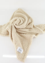 Load image into Gallery viewer, Keepes Karl &amp; Koko Pet Blanket Beige