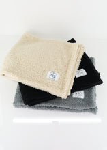 Load image into Gallery viewer, Keepes Karl &amp; Koko Pet Blanket Black