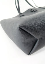 Load image into Gallery viewer, Tory Burch McGraw Large Leather Tote Black