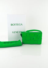 Load image into Gallery viewer, Bottega Veneta Paper Calfskin Maxi Intrecciato Cassette Crossbody Parakeet