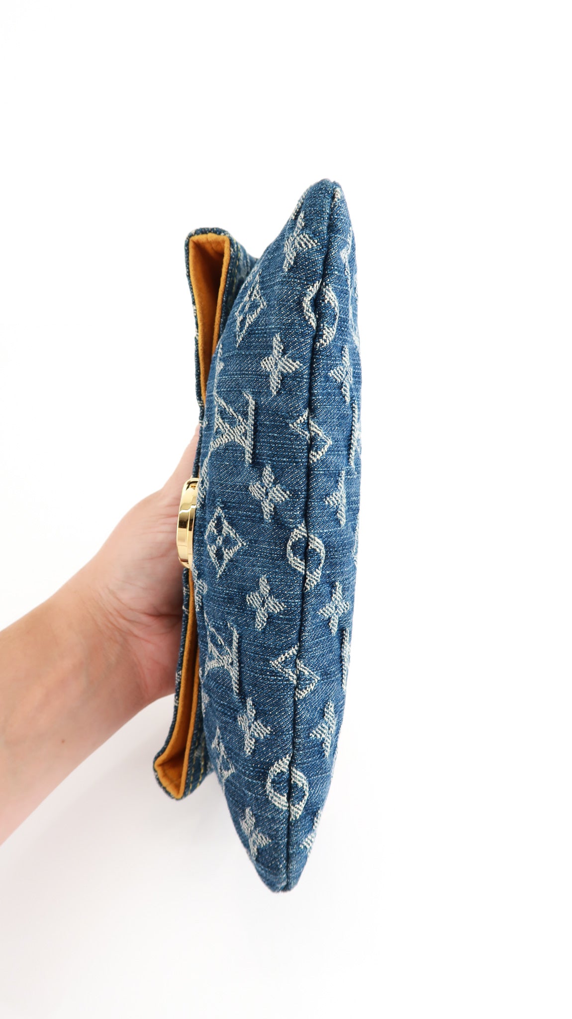 Louis Vuitton Blue Monogram Denim Pochette Plate Cloth ref.1043296 - Joli  Closet