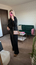 Load image into Gallery viewer, Tory Burch Pebbled Leather Robinson Crossbody Tan