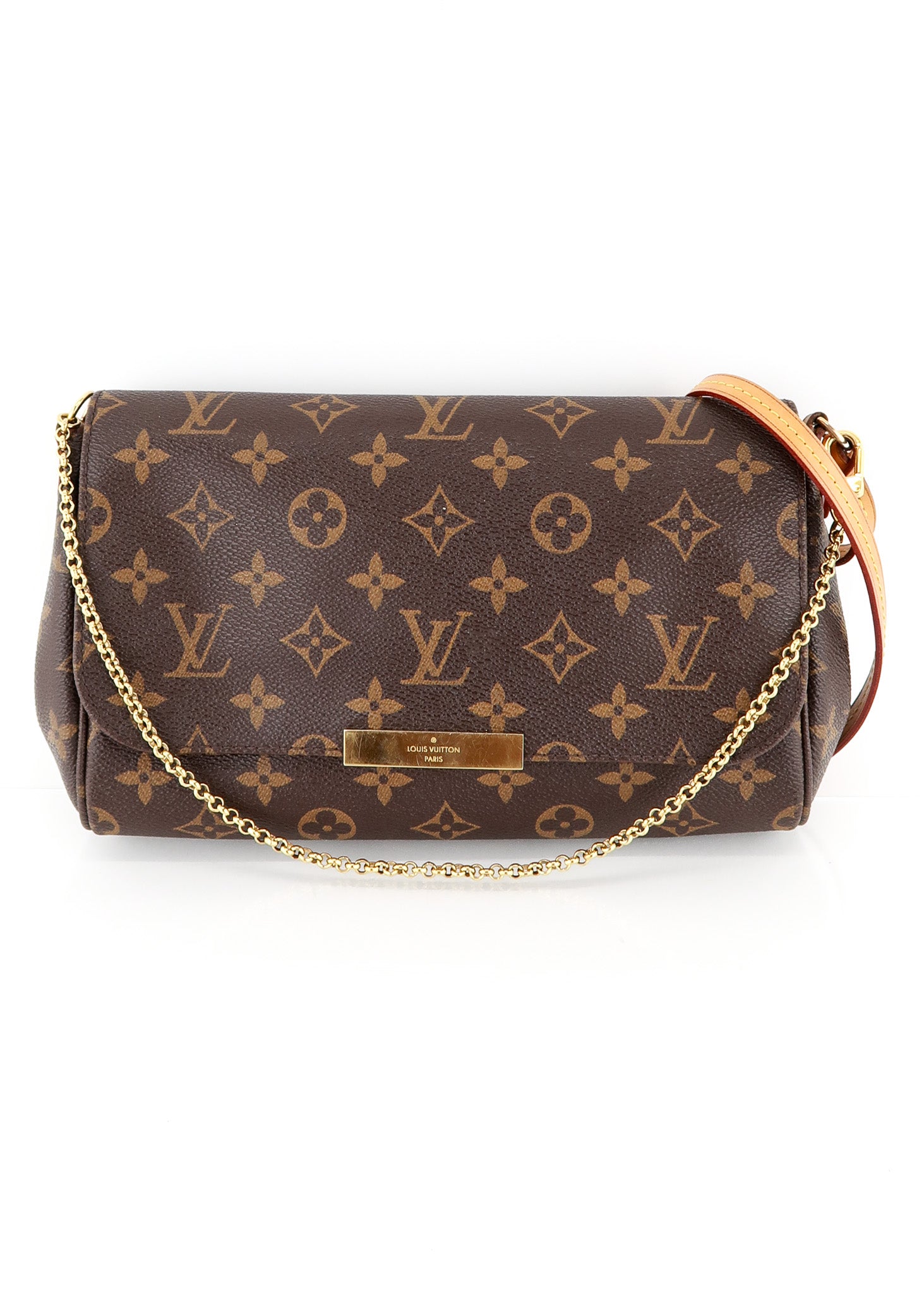 Louis Vuitton favorite MM what can it fit??? 