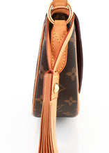 Load image into Gallery viewer, Louis Vuitton Monogram Saint Cloud NM