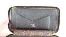 Load image into Gallery viewer, Louis Vuitton Monogram Daily Oganizer Wallet