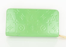 Load image into Gallery viewer, Louis Vuitton Vernis Monogram Zippy Green