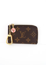 Load image into Gallery viewer, Louis Vuitton Noa Key Pouch Sweet Coral
