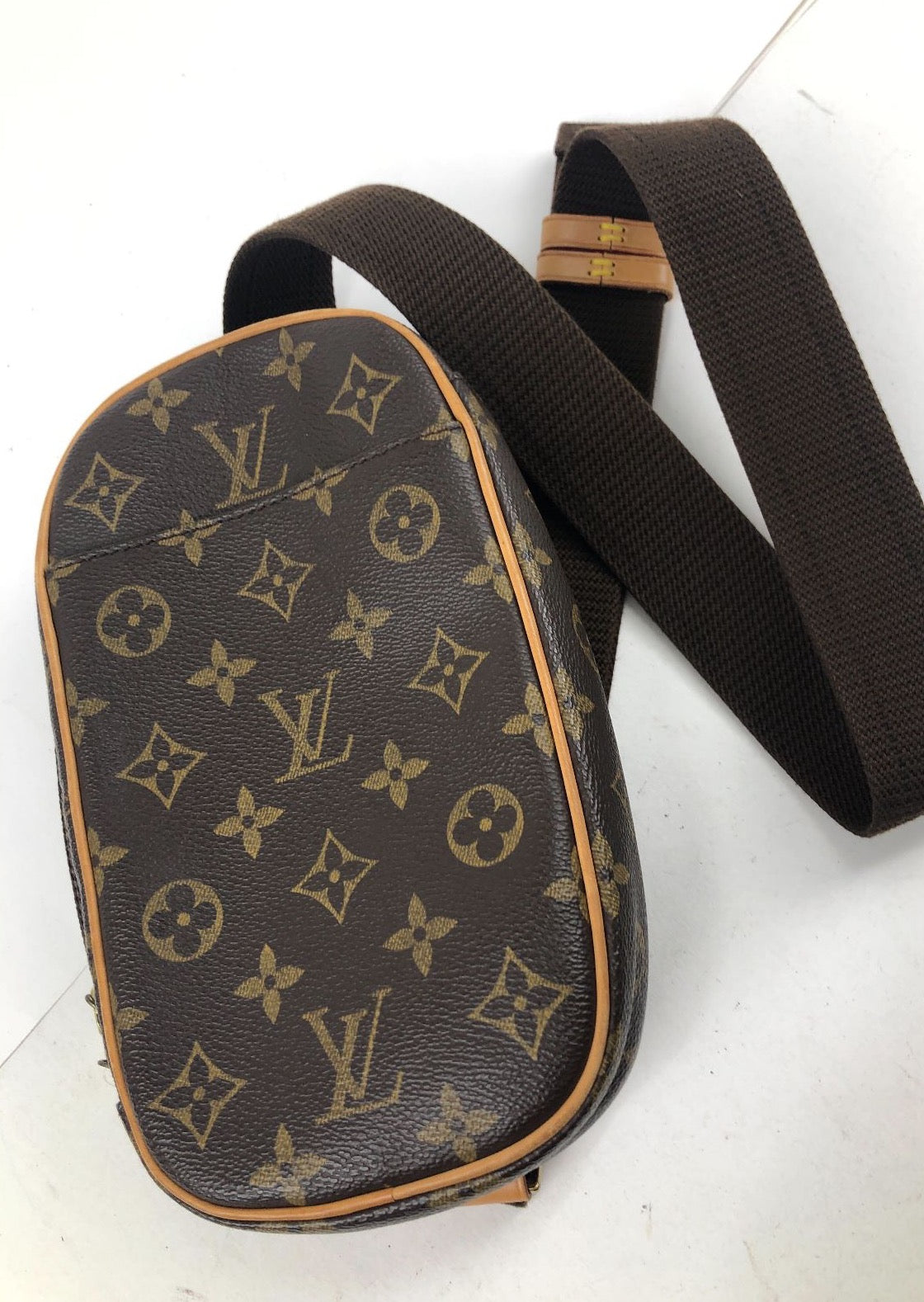 Louis Vuitton Monogram Gange Pochette Handbag