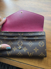 Load image into Gallery viewer, Louis Vuitton Monogram Sarah Wallet