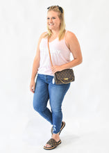 Load image into Gallery viewer, Louis Vuitton Monogram Favorite MM