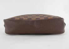 Load image into Gallery viewer, Louis Vuitton Damier Ebene Trousse Toiletry 23