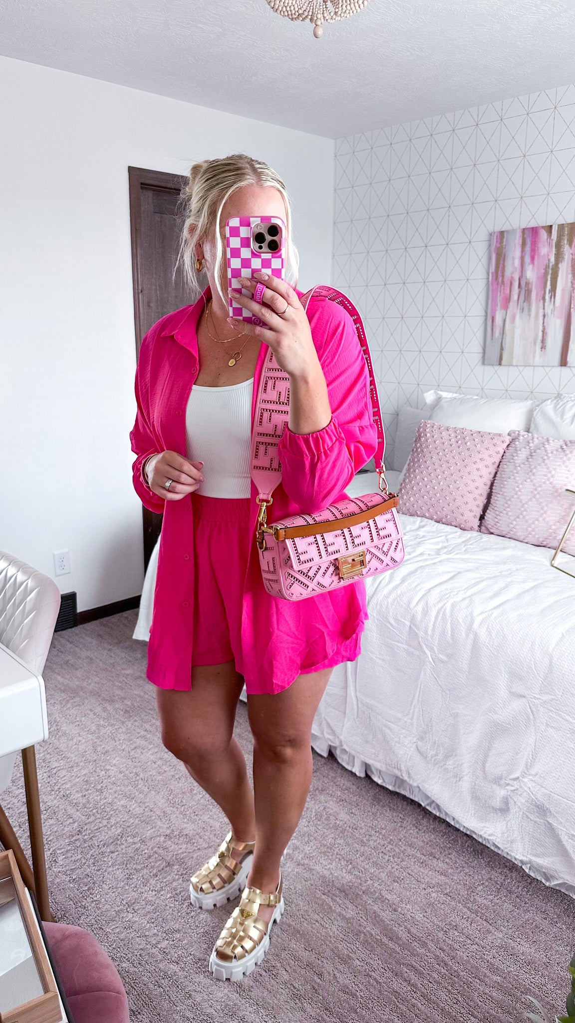 Fendi Hot Pink Mini Baguette  Fendi baguette outfit, Fendi mini baguette  outfit, Pink fendi