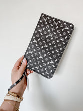 Load image into Gallery viewer, Louis Vuitton Monogram Jungle Neverfull Pochette Black