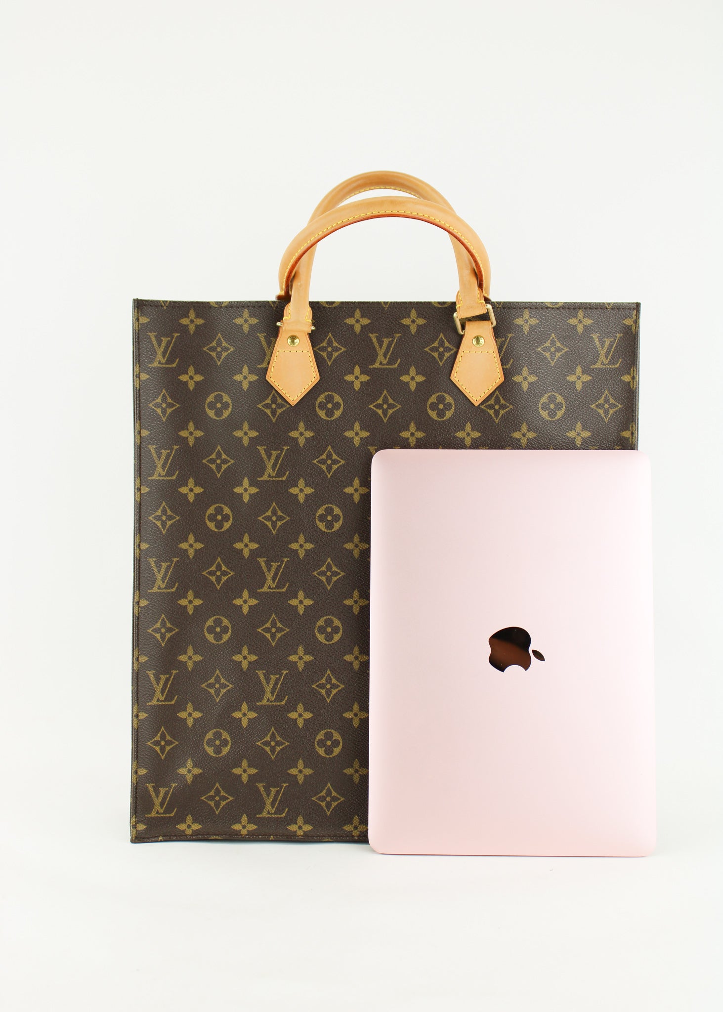 Lot - Louis Vuitton monogram Sac Plat tote shoulder bag: coated canvas,  rolled leather handles, 14 1/2H x 14 1/8W x 3 1/2D, 5 1/2H (strap drop)