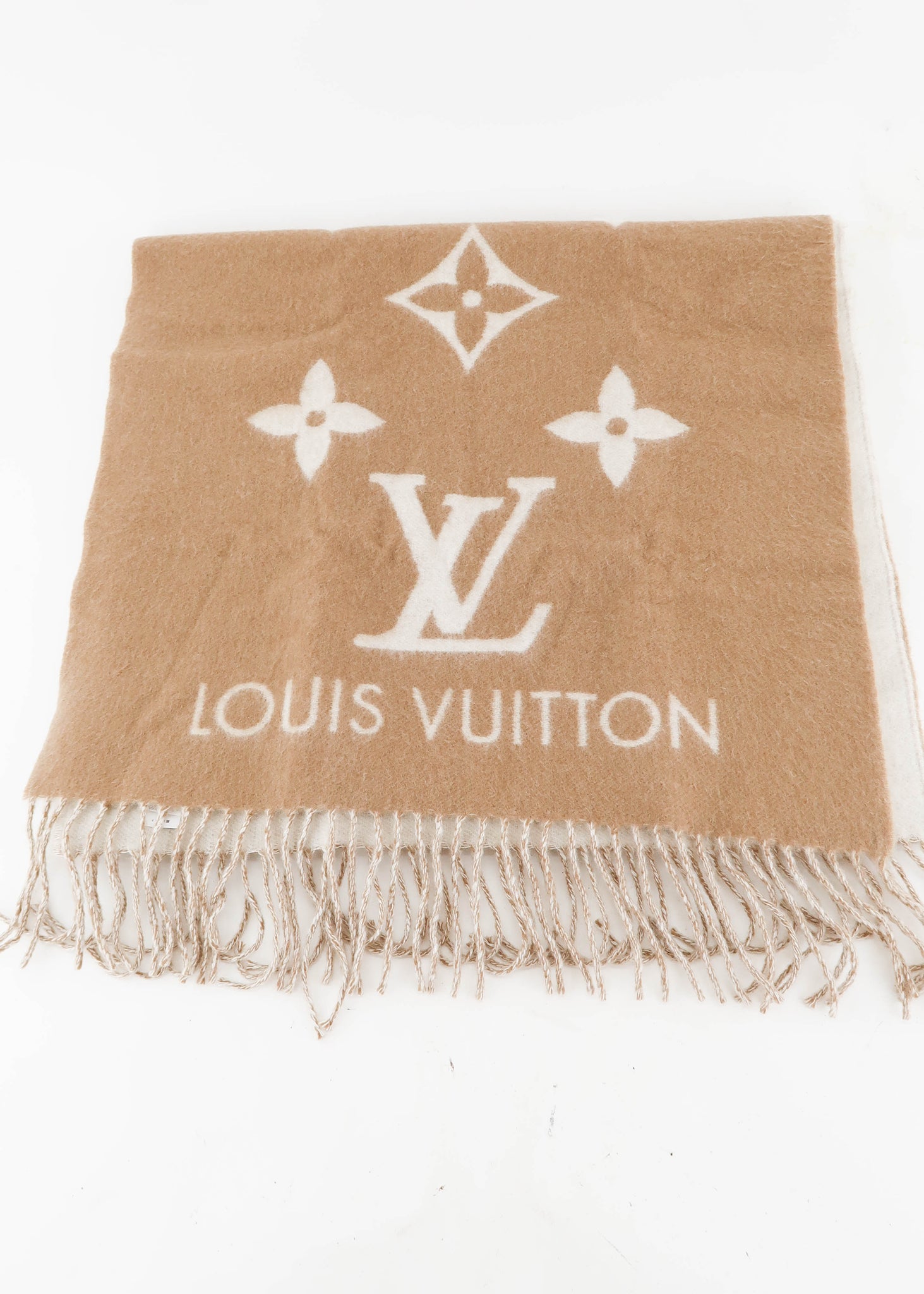 Louis Vuitton Reykjavik Scarf Reviewed