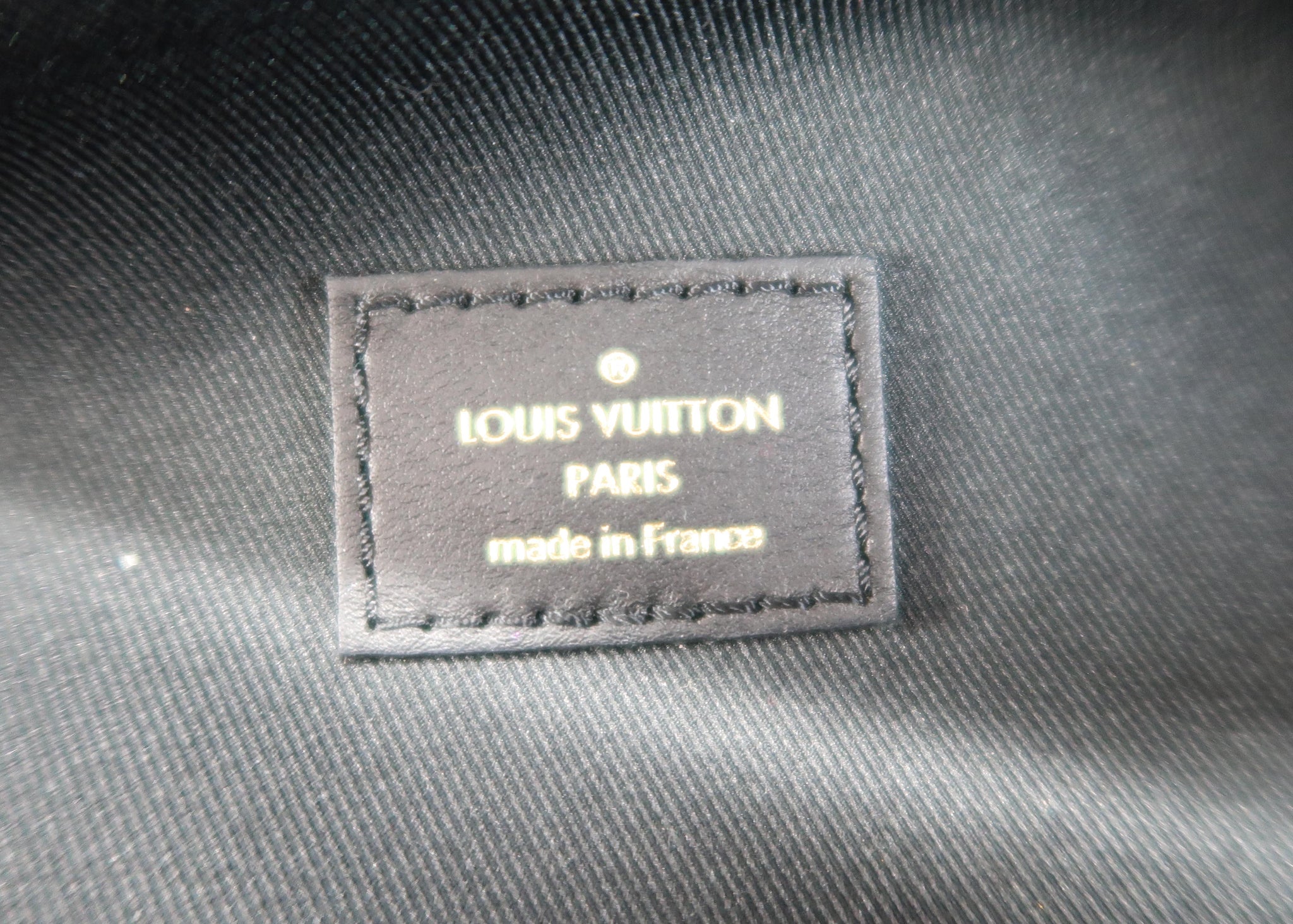 LOUIS VUITTON NEW WAVE BLK LEATHER BUM BAG – BLuxe Boutique