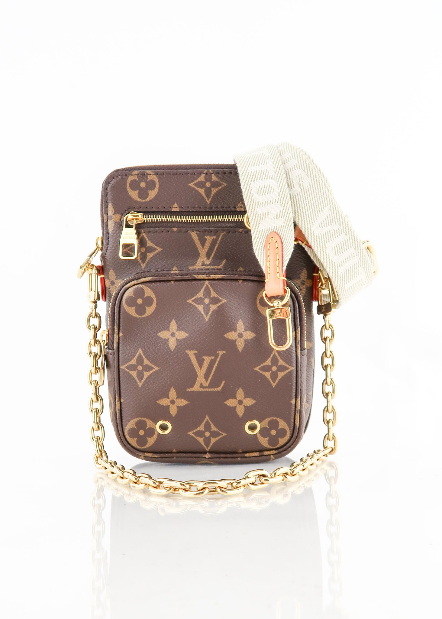 How long is the gold chain on the louis vuitton utility phone