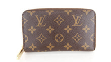 Load image into Gallery viewer, Louis Vuitton Monogram Compact Zippy
