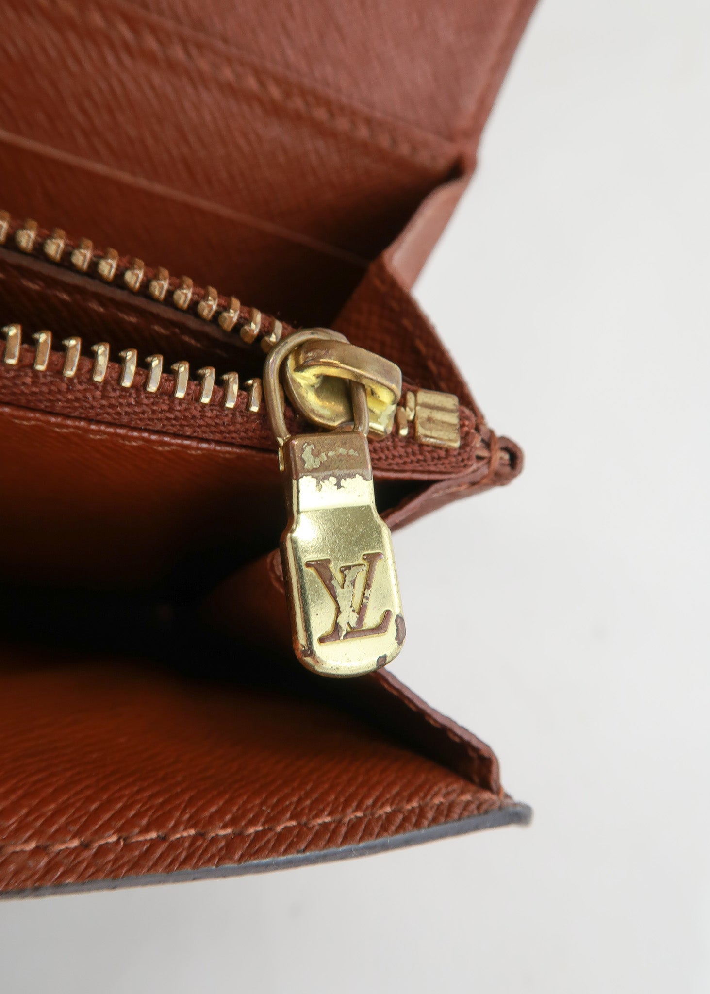💯AUTH Louis Vuitton Sarah WOC  Louis vuitton sarah wallet, Louis