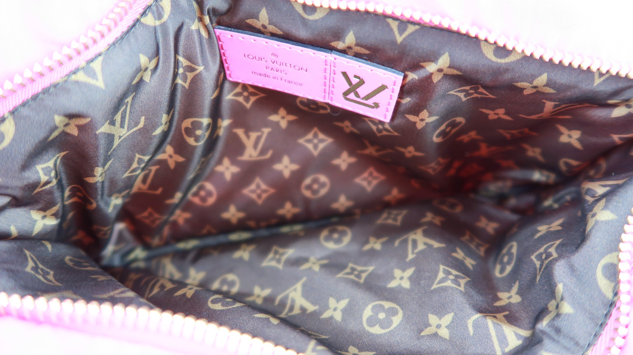 Louis Vuitton Black Puffer Monogram Pillow Multi Pochette Maxi Crossbody Bag  ref.406232 - Joli Closet
