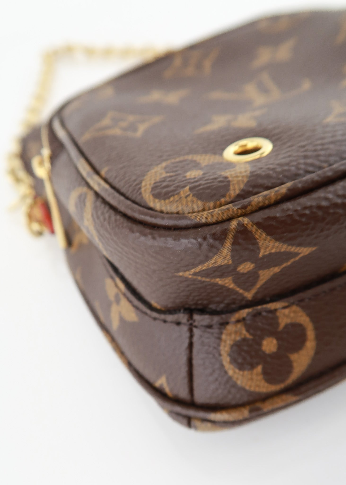 Louis Vuitton Phone Crossbody - 8 For Sale on 1stDibs