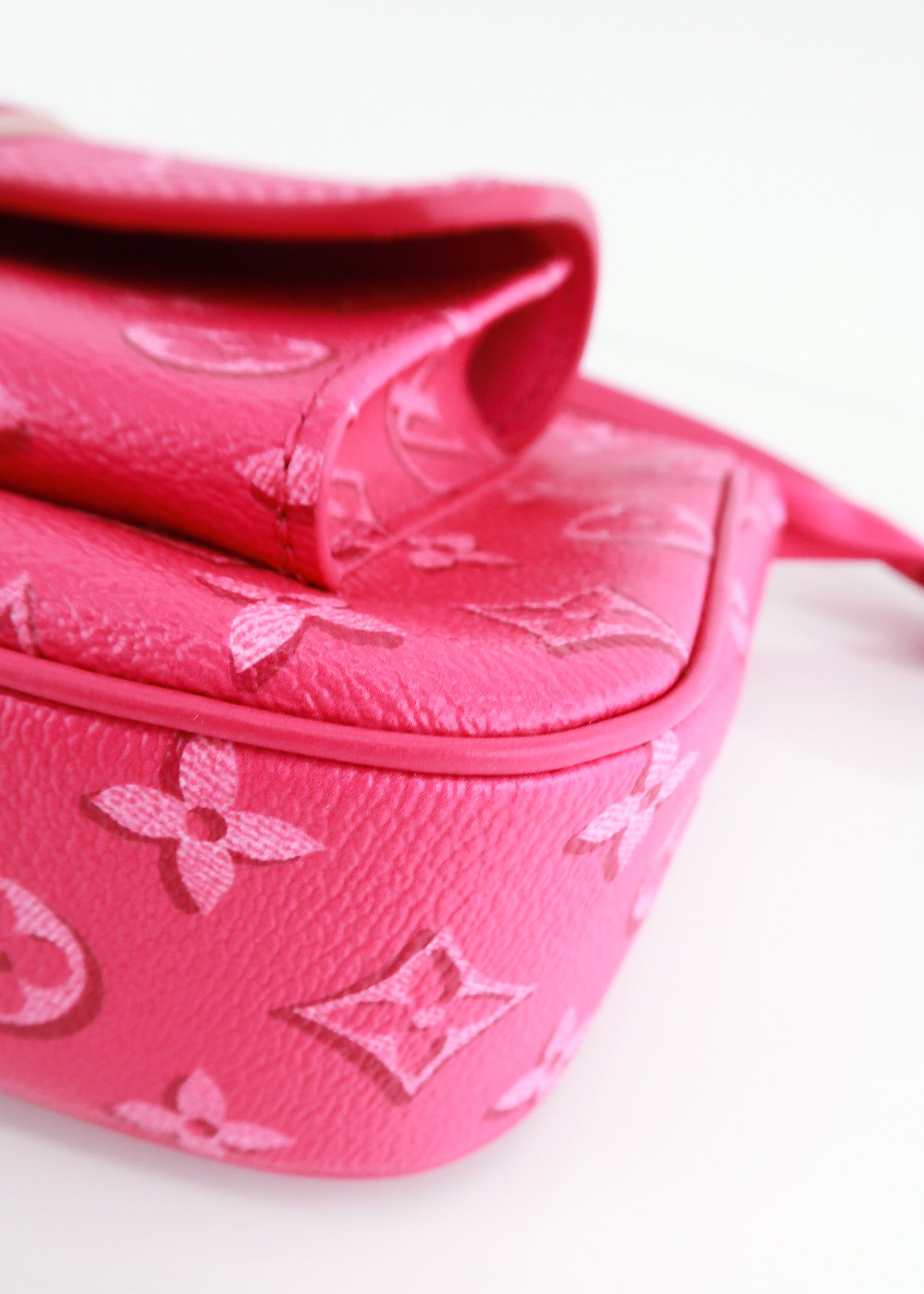 🌸 Louis Vuitton Multi Pochette Accessoires Monogram Pink Clutch