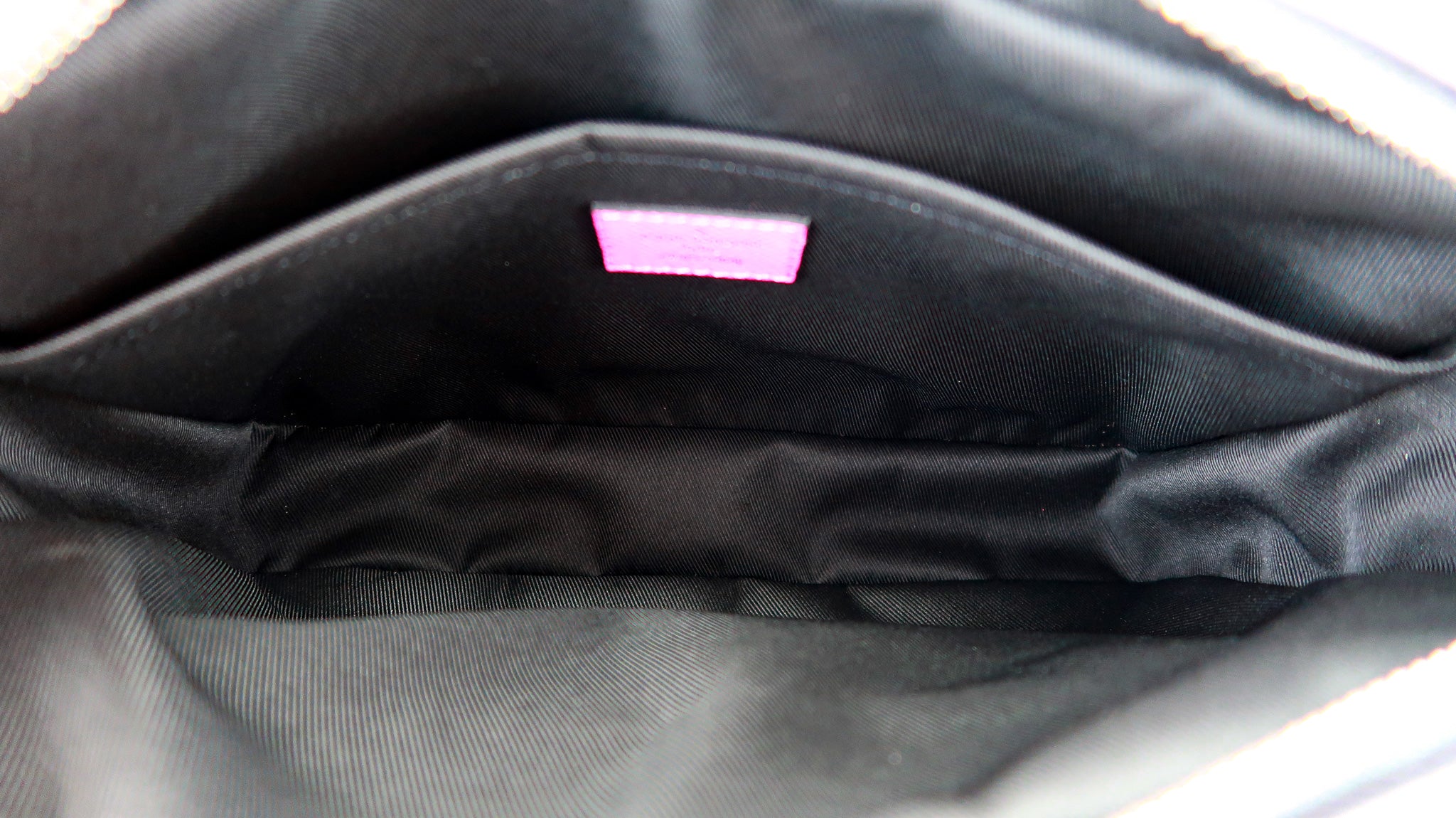 Louis Vuitton Monogram Taigarama Outdoor Messenger - Pink Crossbody Bags,  Handbags - LOU809096