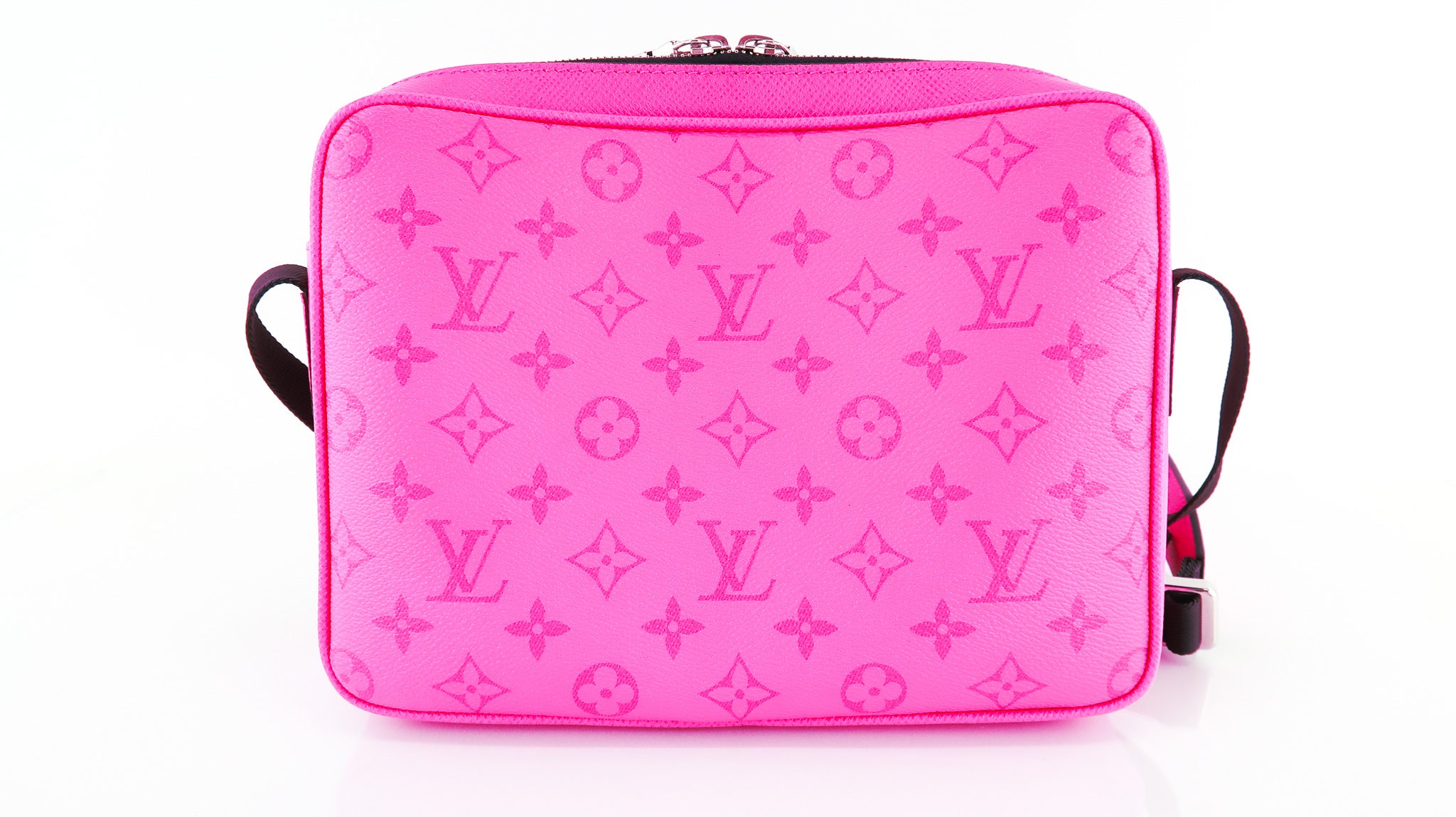Outdoor leather handbag Louis Vuitton Pink in Leather - 24984014