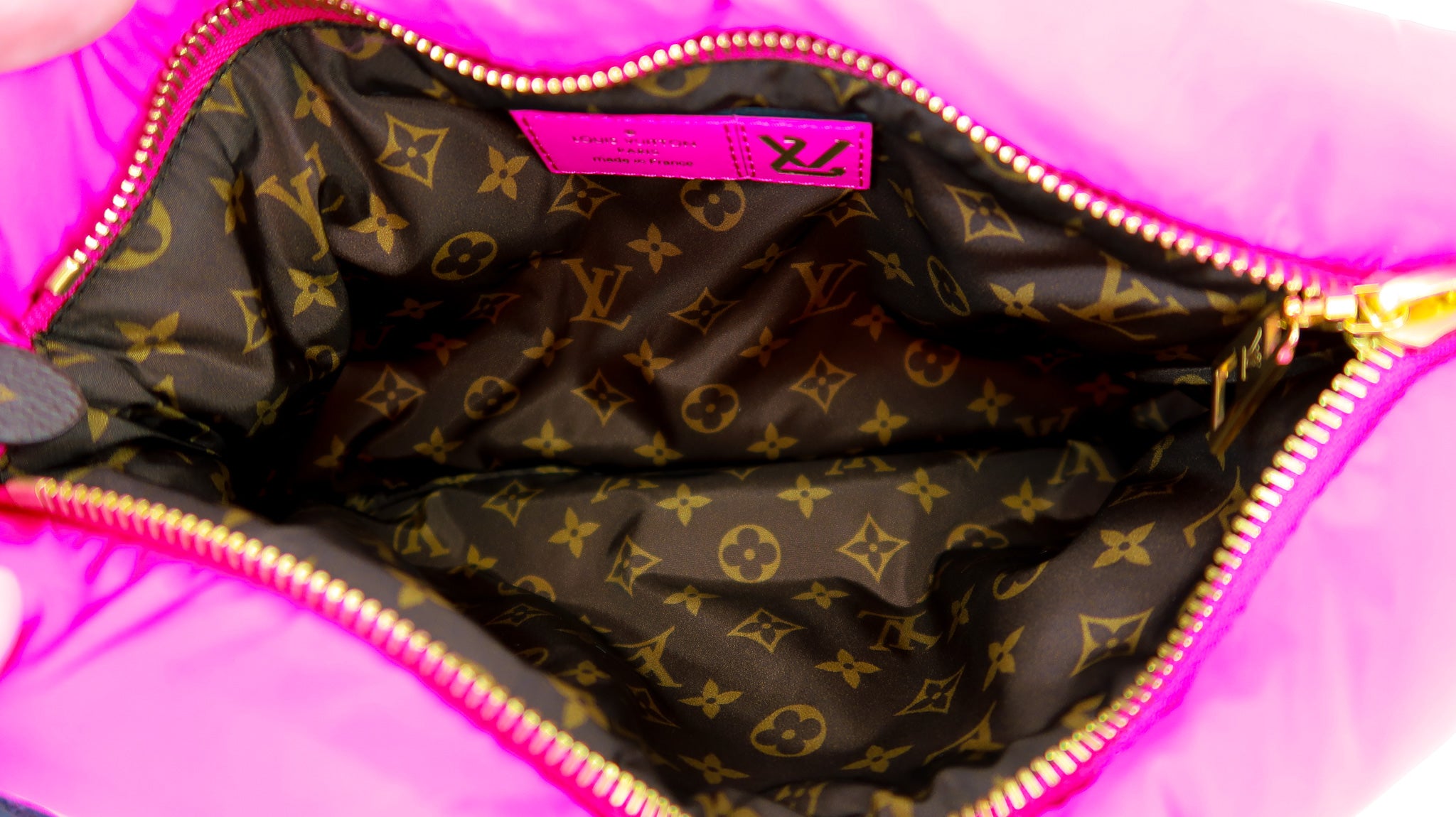 Louis Vuitton Black x Fuchsia Puffy Monogram Pillow Multi Pochette Maxi Bag  Leather ref.406229 - Joli Closet